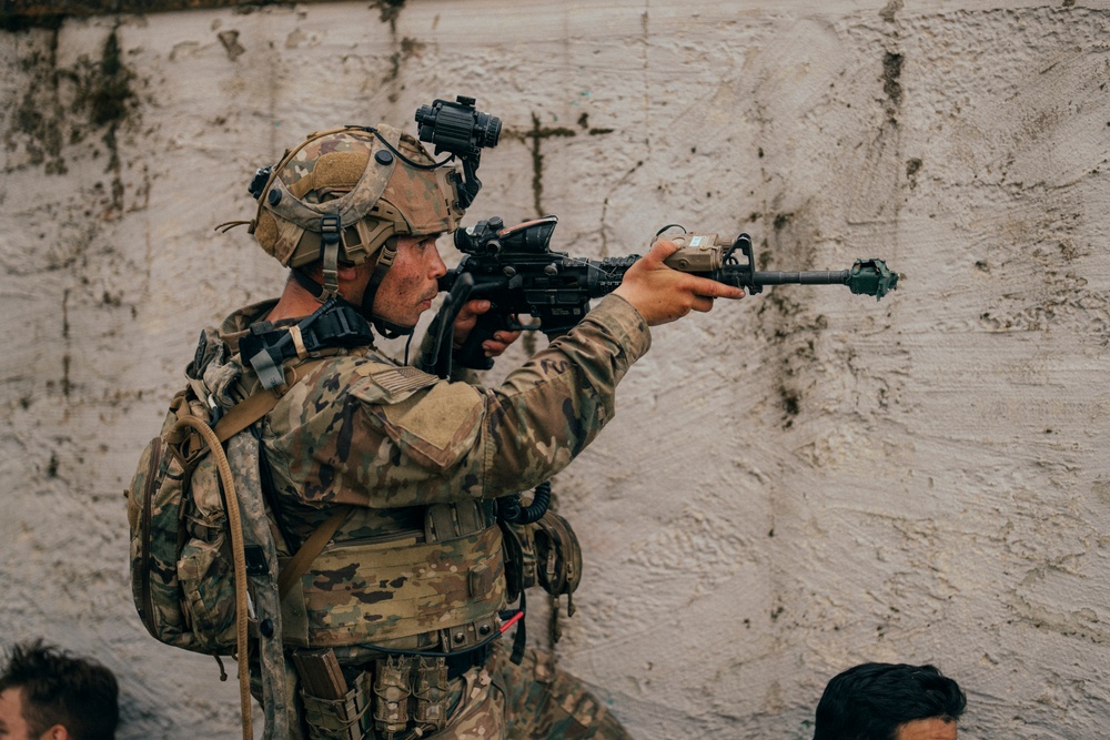 Sky Soldiers Attack Opposing Forces During Saber Junction 24