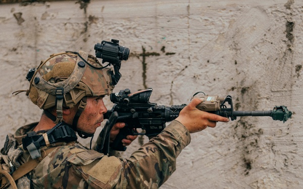 Sky Soldiers Attack Opposing Forces During Saber Junction 24