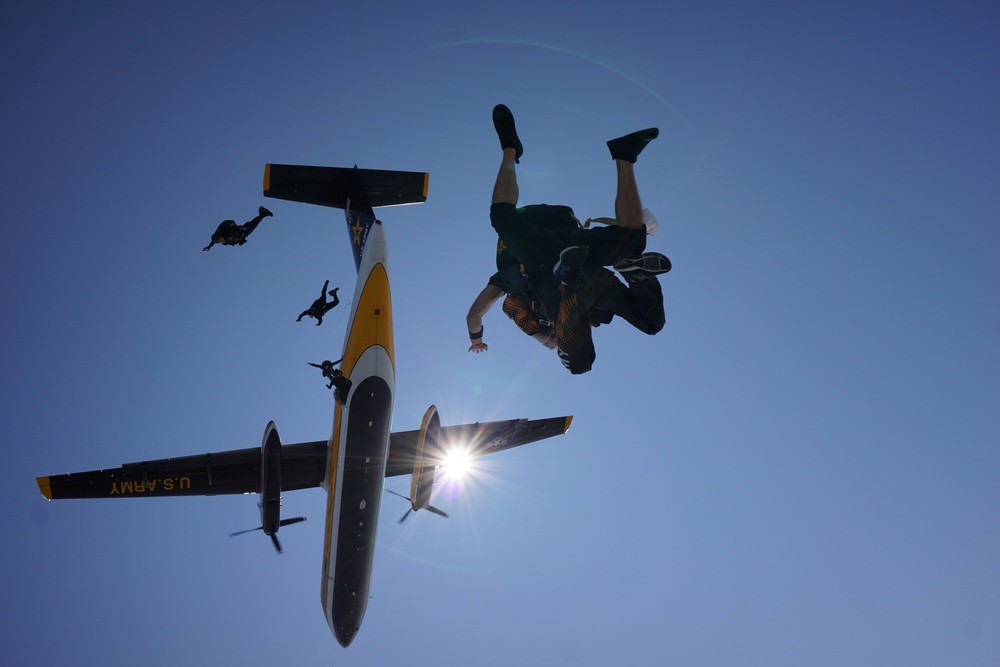 Army Golden Knights fly at Airshow London to celebrate 100 years of Royal Canadian Air Force