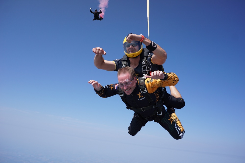 Army Golden Knights fly at Airshow London to celebrate 100 years of Royal Canadian Air Force