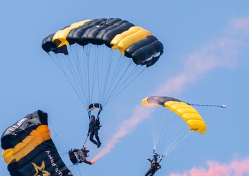 Army Golden Knights fly at Airshow London to celebrate 100 years of Royal Canadian Air Force