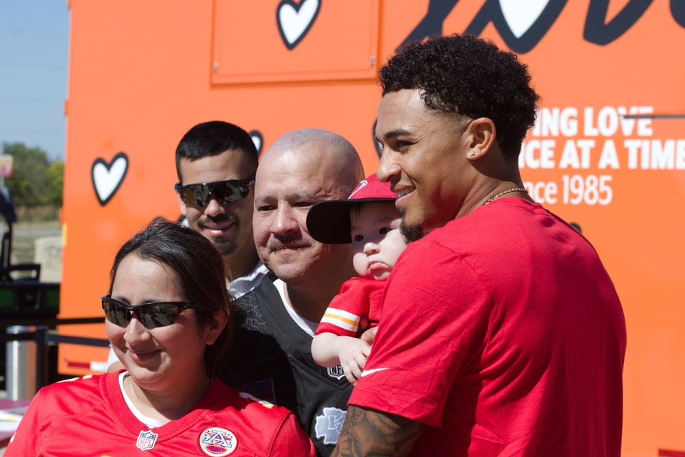 Military members and veterans honored with pizza party at Arrowhead Stadium