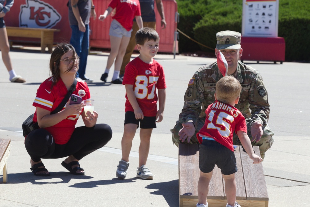 Little Ceasars hosts a pizza party for military members and veterans