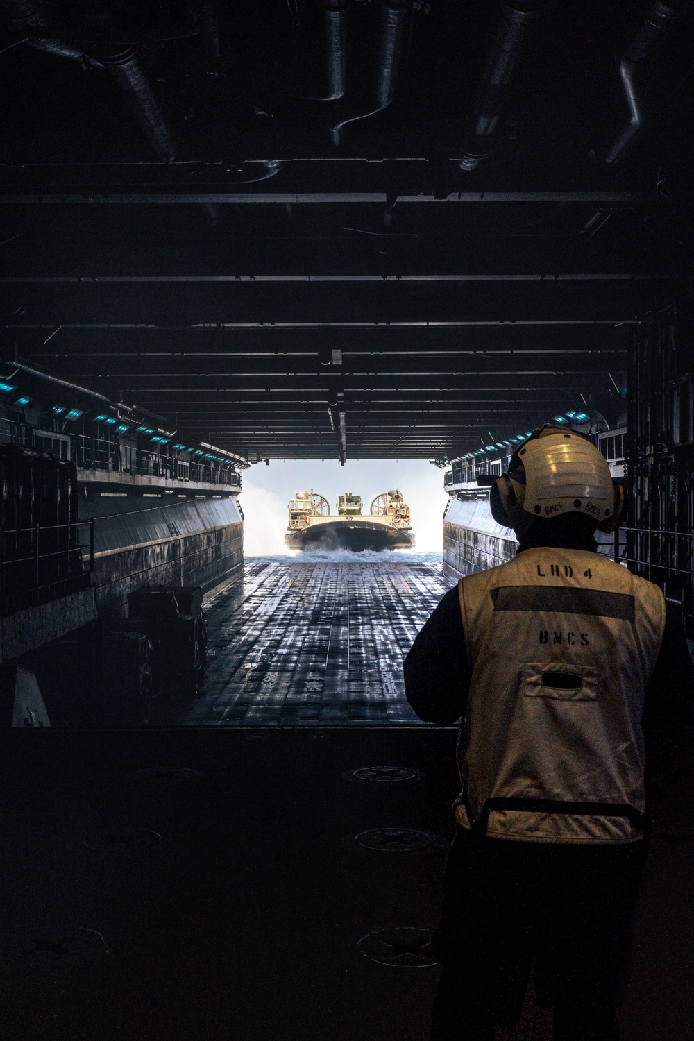 15th MEU Reembarks USS Boxer from South Korea