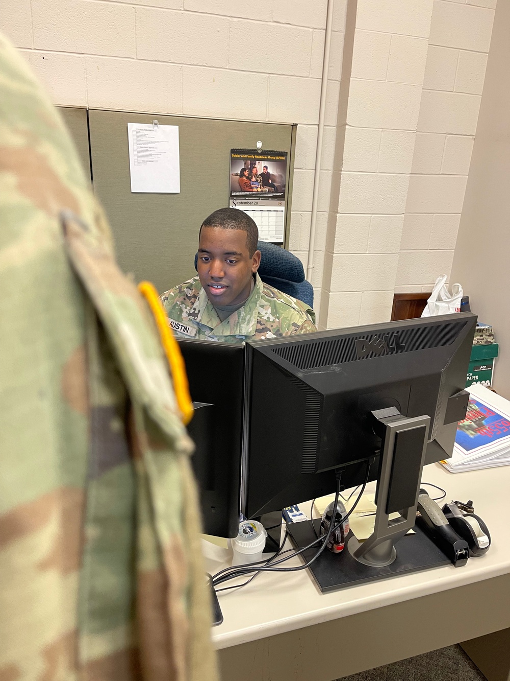 Army Reserve Human Resource Specialist helps soldier