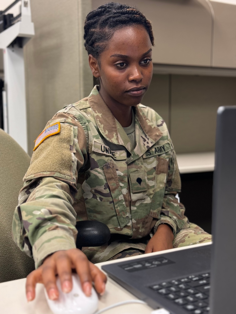 Army Reserve Soldier conducts online training during battle assembly