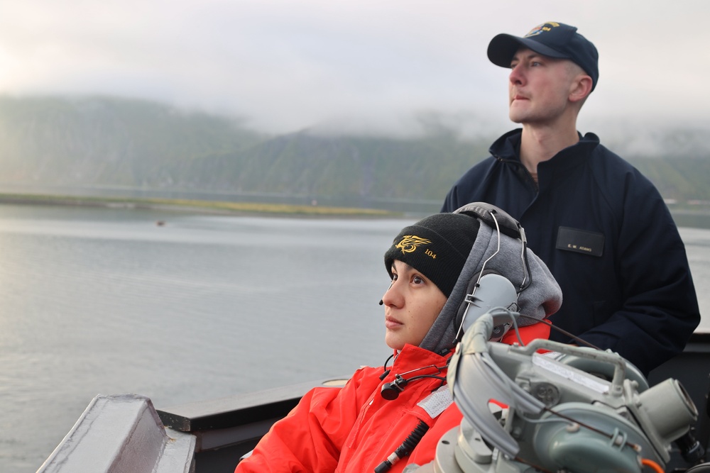 Lookouts on USS Sterett (DDG 104)