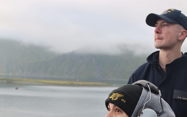 Lookouts on USS Sterett (DDG 104)