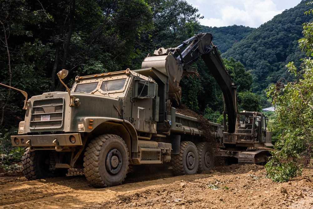 9th ESB Conducts Final Construction of Choctaw Road