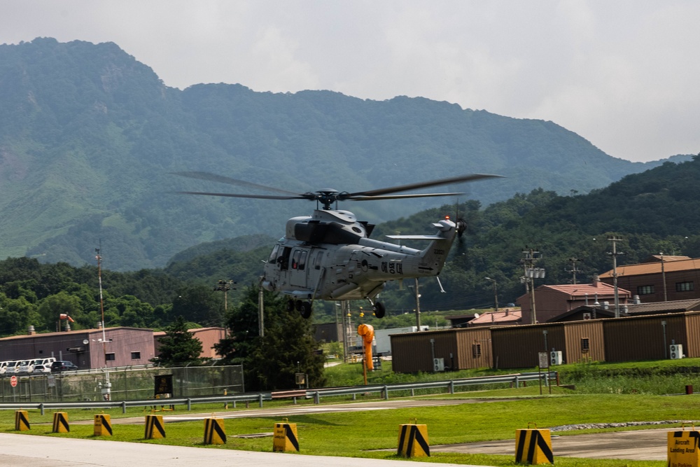 III MEF CG, SgtMaj, CMDCM Visit Choctaw Road