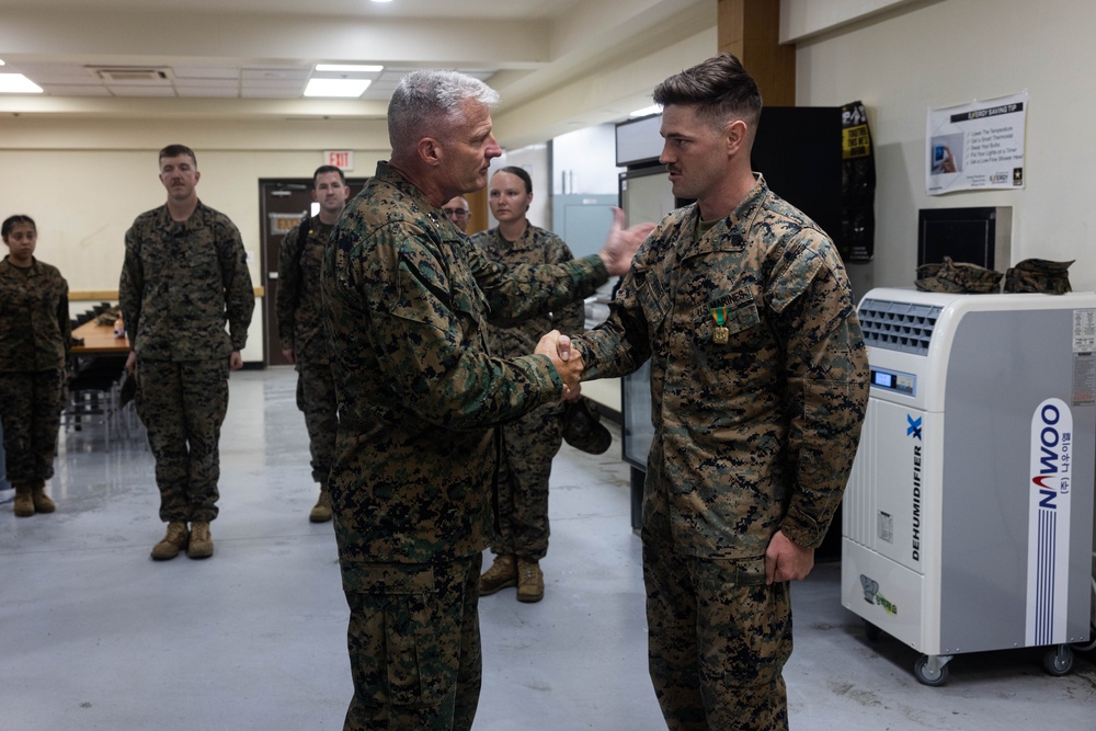 III MEF CG, SgtMaj, CMDCM Visit Choctaw Road