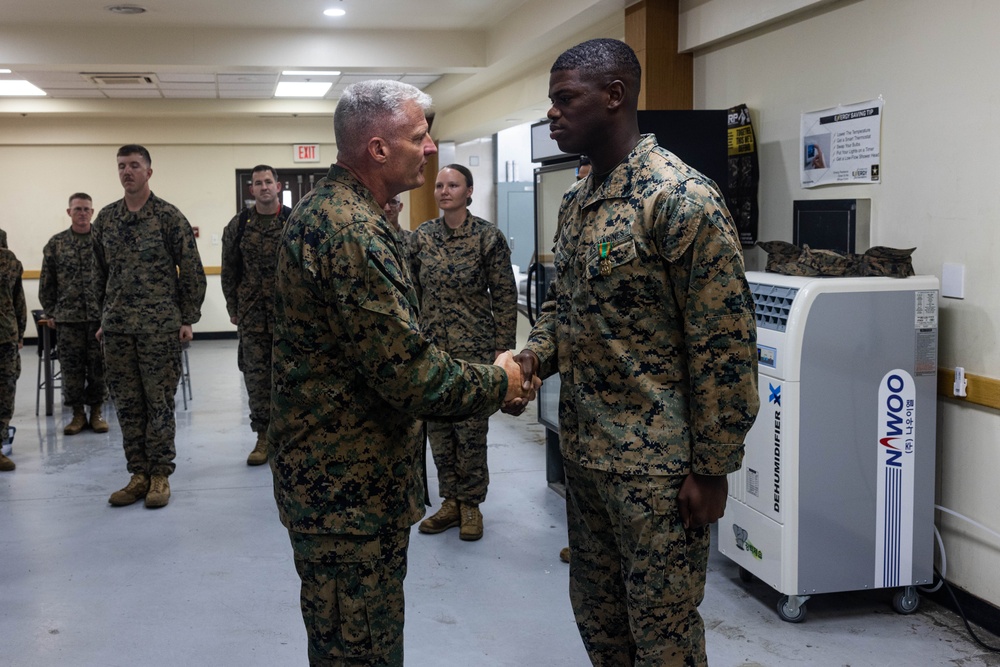 III MEF CG, SgtMaj, CMDCM Visit Choctaw Road