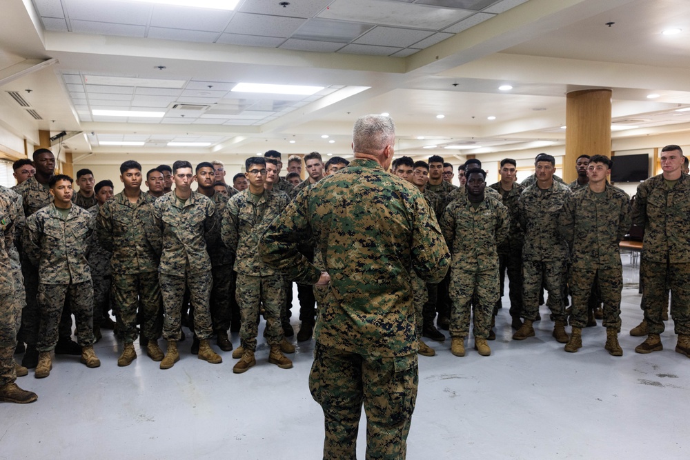 III MEF CG, SgtMaj, CMDCM Visit Choctaw Road