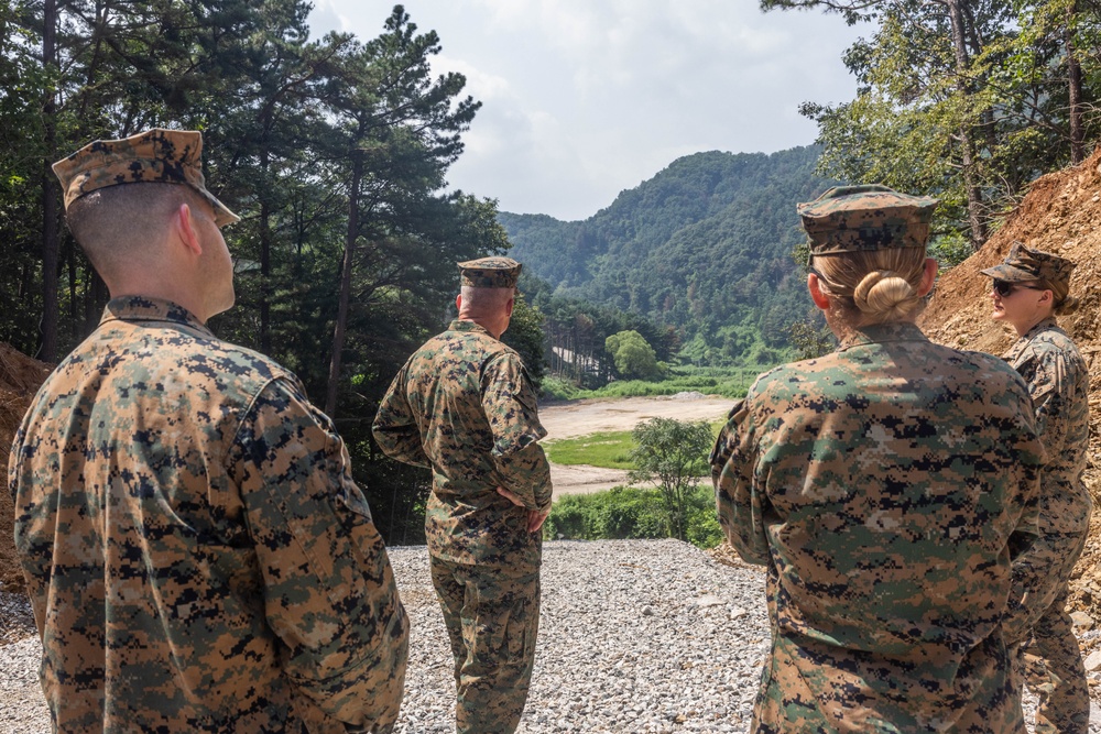 III MEF CG, SgtMaj, CMDCM Visit Choctaw Road