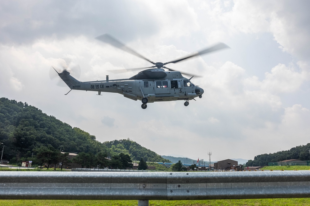 III MEF CG, SgtMaj, CMDCM Visit Choctaw Road