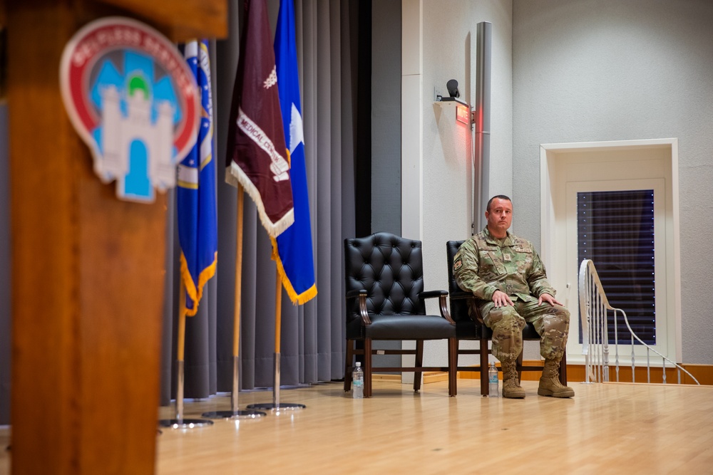 Landstuhl Regional Medical Center airman receives prestigious combat award