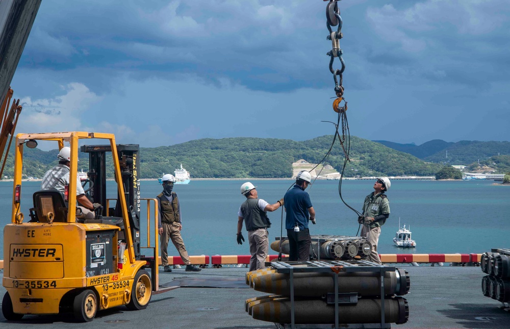 USS America (LHA 6) Conducts Ordnance Handling Evolution