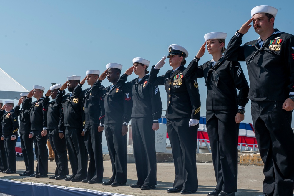 SECNAV Attends USS New Jersey (SSN-796) Commissioning Ceremony