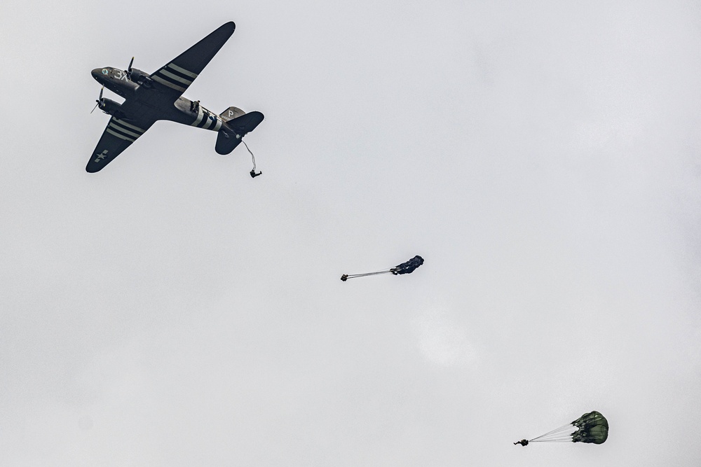 Operation Market Garden 80th Anniversary: Round Canopy Parachuting Team Jump