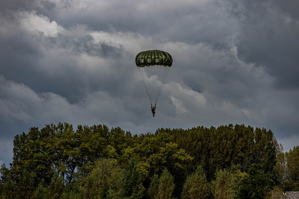 Operation Market Garden 80th Anniversary: Round Canopy Parachuting Team Jump