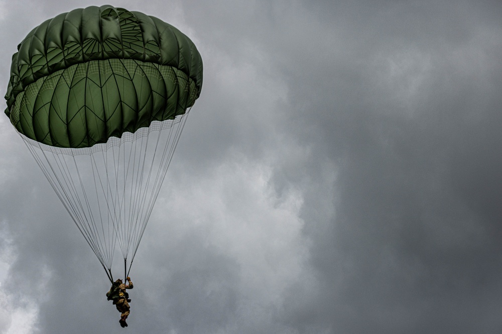 Operation Market Garden 80th Anniversary: Round Canopy Parachuting Team Jump