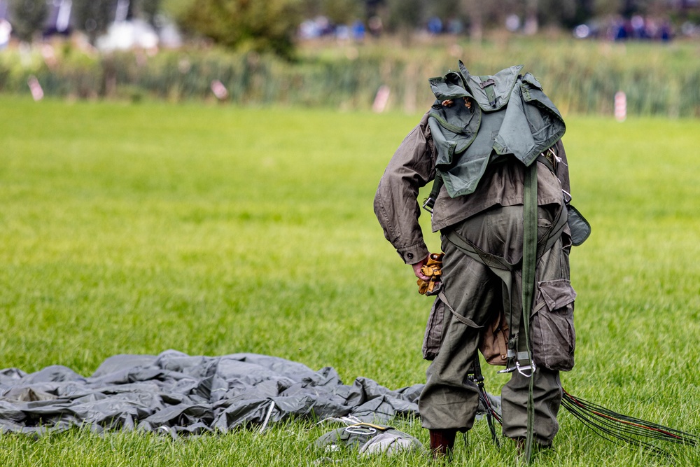 Operation Market Garden 80th Anniversary: Round Canopy Parachuting Team Jump