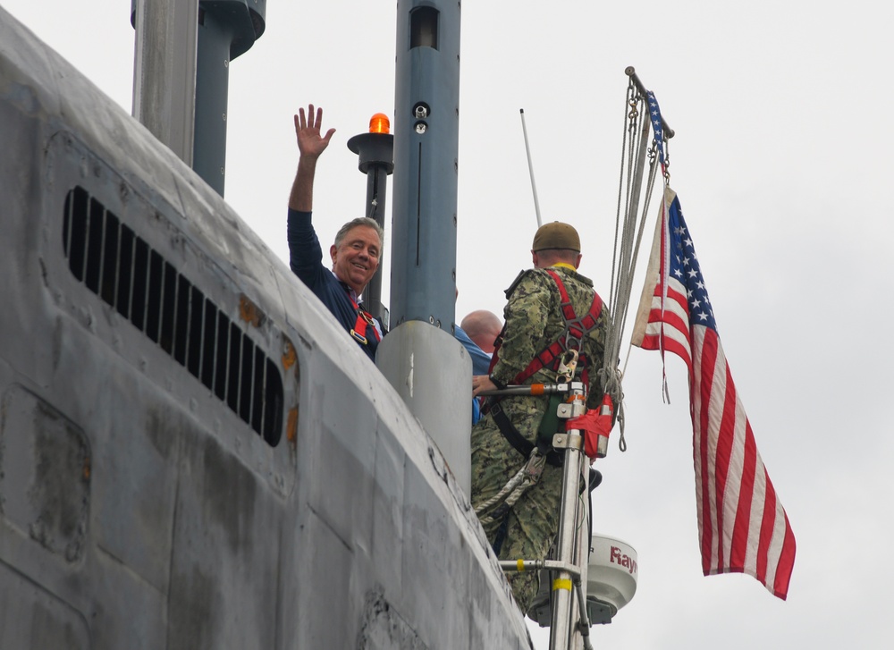 Connecticut Governor Embarks on USS South Dakota