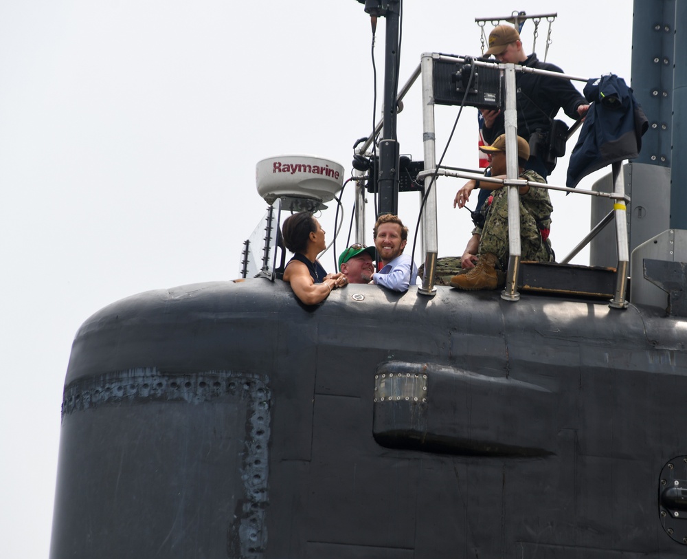 Connecticut Governor Embarks on USS South Dakota