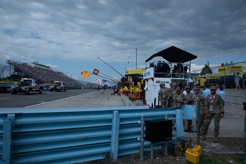 10th Mountain Soldiers Attend Troops To The Track
