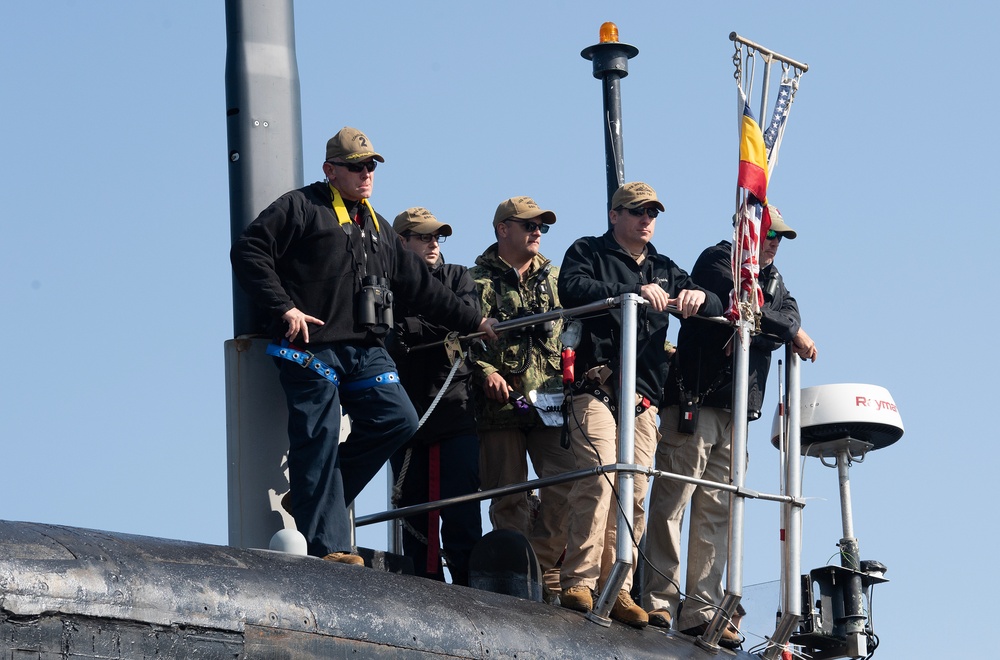 USS Washington (SSN 787) Arrives at Submarine Base New London