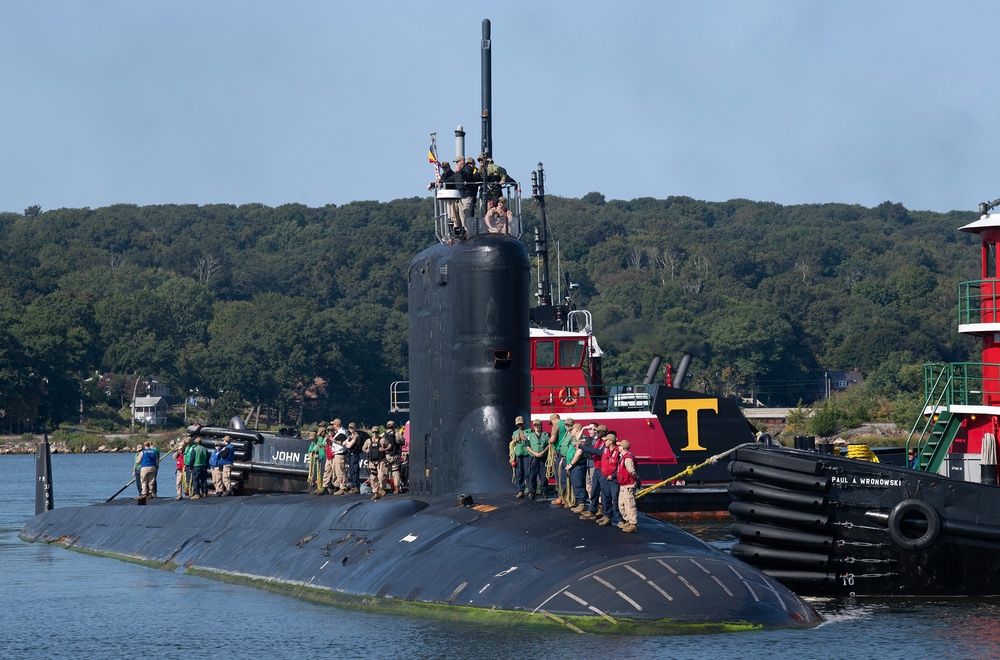 USS Washington (SSN 787) Arrives at Submarine Base New London