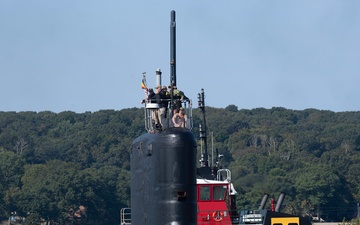 USS Washington (SSN 787) Arrives at Submarine Base New London