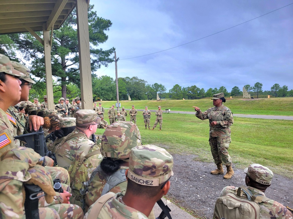 Brig. Gen. Seaberry visits soldiers