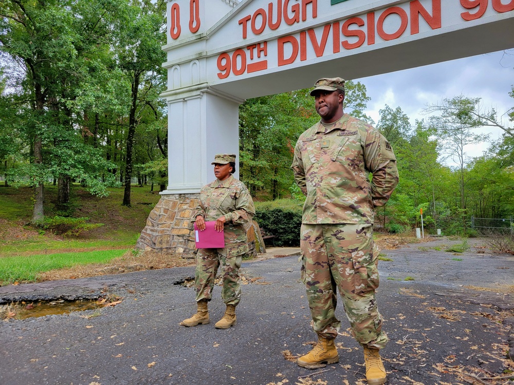 Brig. Gen Seaberry visits soldiers