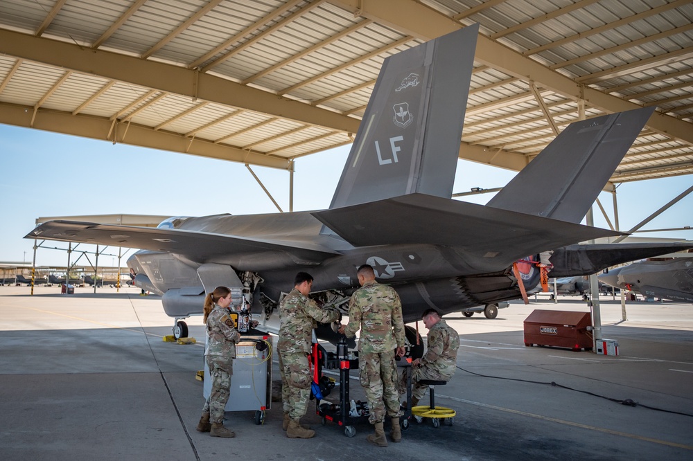 Heat, Dust, and Sweat: How Reserve Airmen Maintainers Power through the Arizona Sun