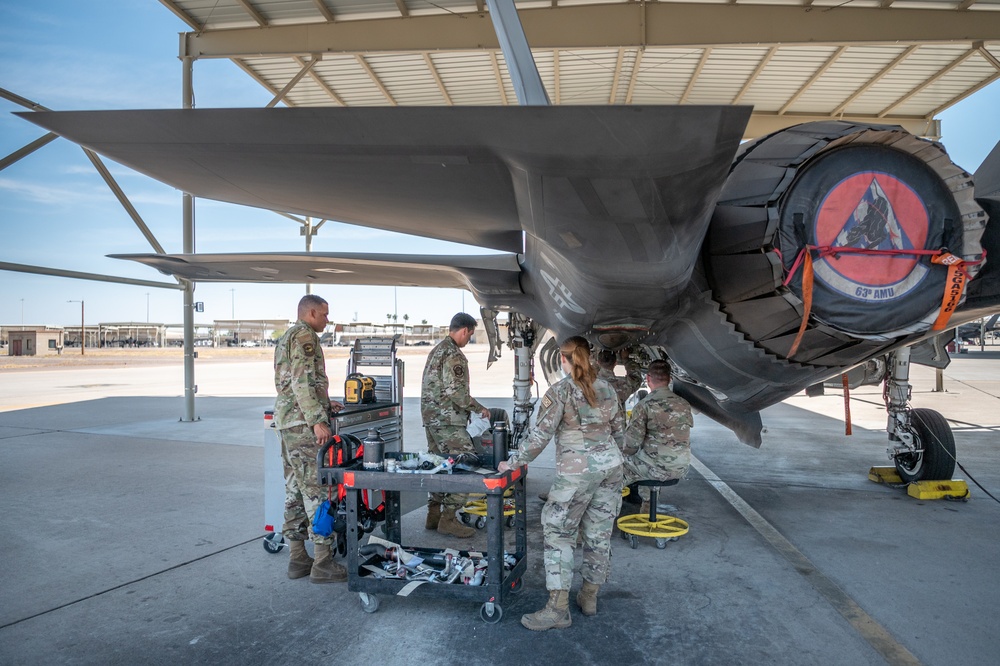 Heat, Dust, and Sweat: How Reserve Airmen Maintainers Power through the Arizona Sun