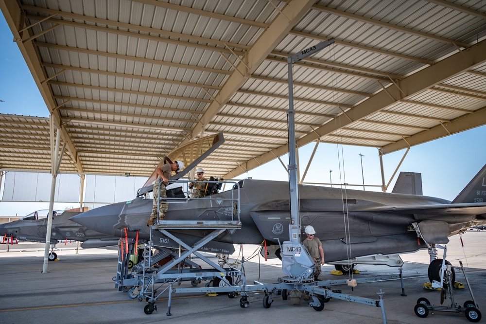 Heat, Dust, and Sweat: How Reserve Airmen Maintainers Power through the Arizona Sun