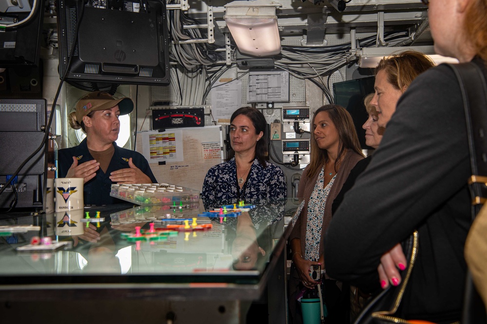 Members of APEX Senior Executive Orientation Program tour USS Carl Vinson