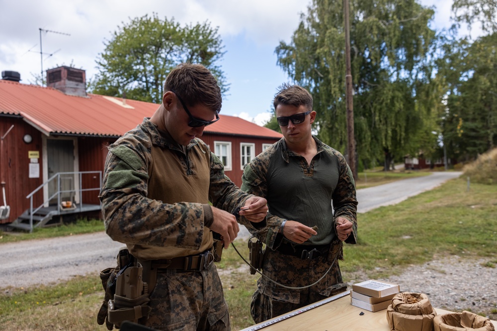 2d Recon Marines Conduct Demolition Range