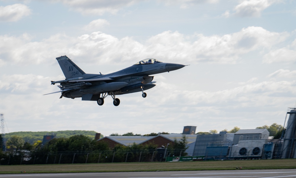 Fighting Falcons from Aviano land in Mildenhall for Cobra Warrior