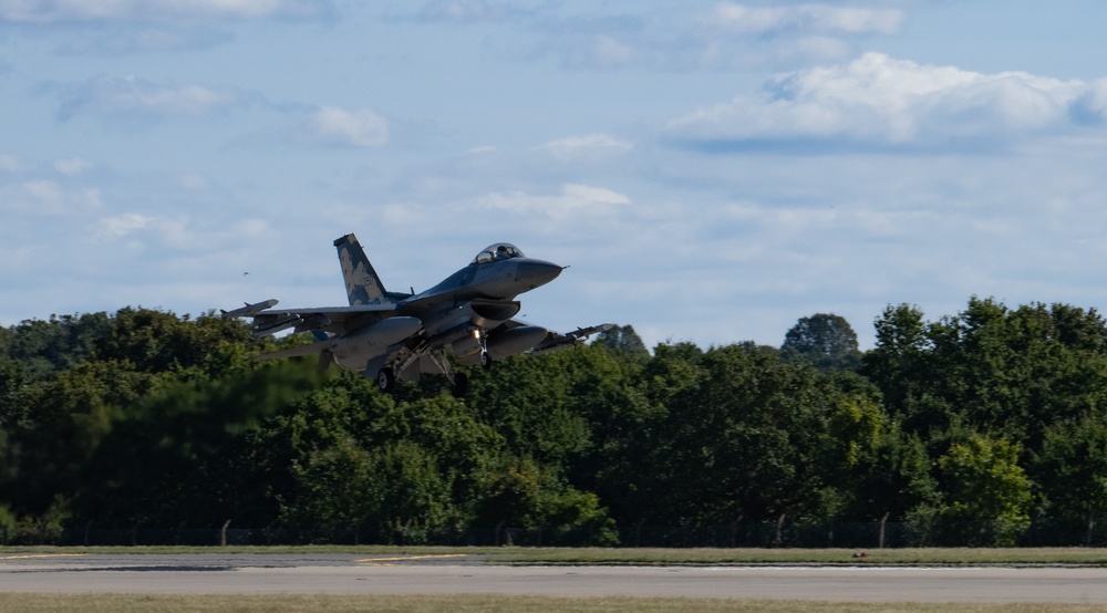 Fighting Falcons from Aviano land in Mildenhall for Cobra Warrior