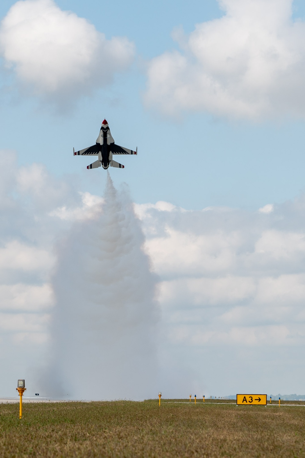 Thunderbirds perform at the Sound of Speed Airshow
