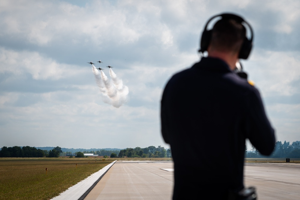 Thunderbirds perform at the Sound of Speed Airshow