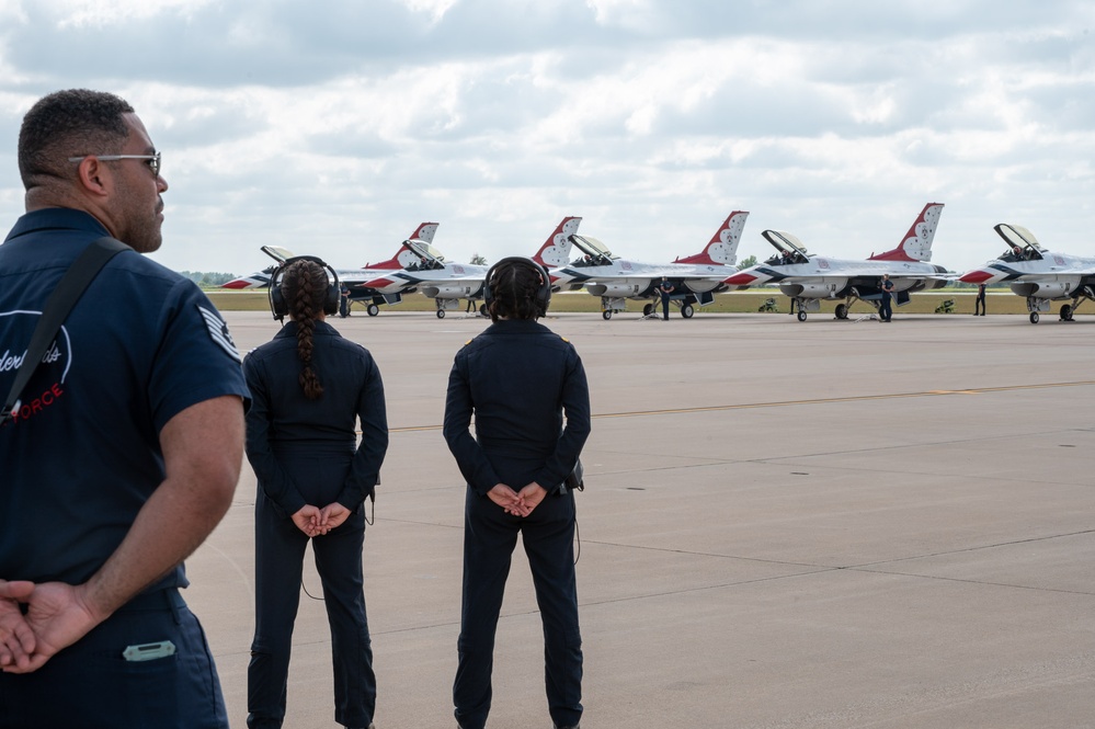 Thunderbirds perform at the Sound of Speed Airshow