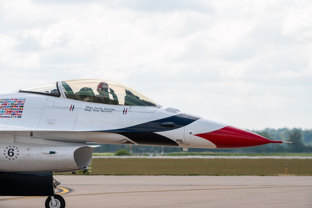 Thunderbirds perform at the Sound of Speed Airshow