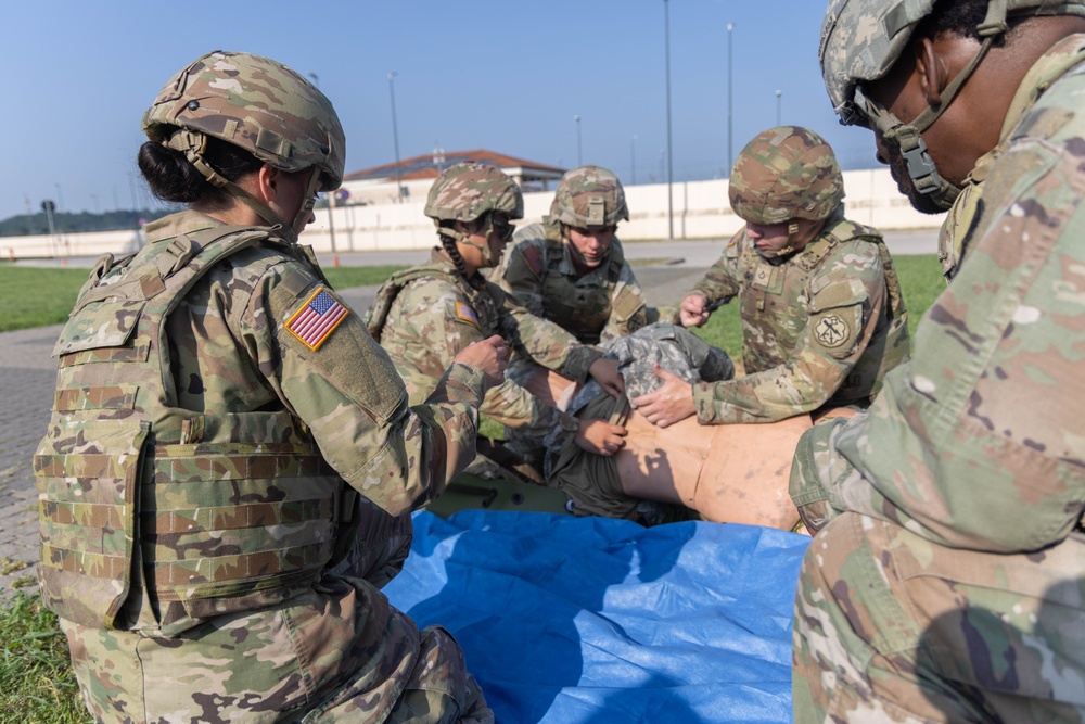 U.S. Army Southern European Task Force, Africa (SETAF-AF), soldiers take the final assessment for the combat lifesaver course