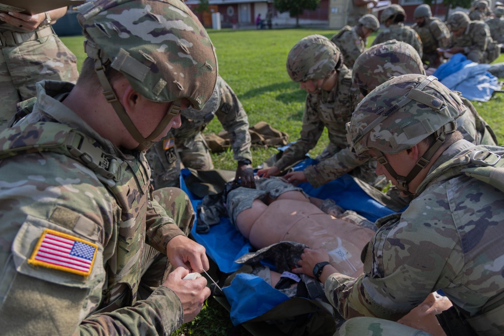 U.S. Army Southern European Task Force, Africa (SETAF-AF), soldiers take the final assessment for the combat lifesaver course