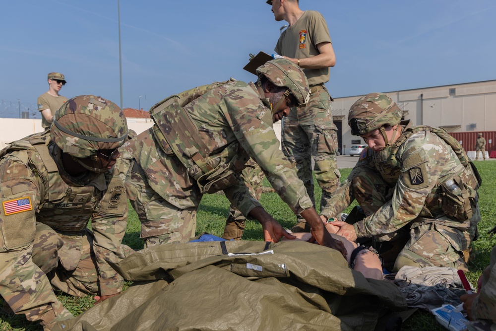 U.S. Army Southern European Task Force, Africa (SETAF-AF), soldiers take the final assessment for the combat lifesaver course