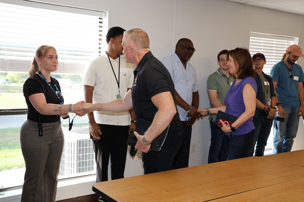 Mr. Colvin meets with JPEO-CBRND Interns