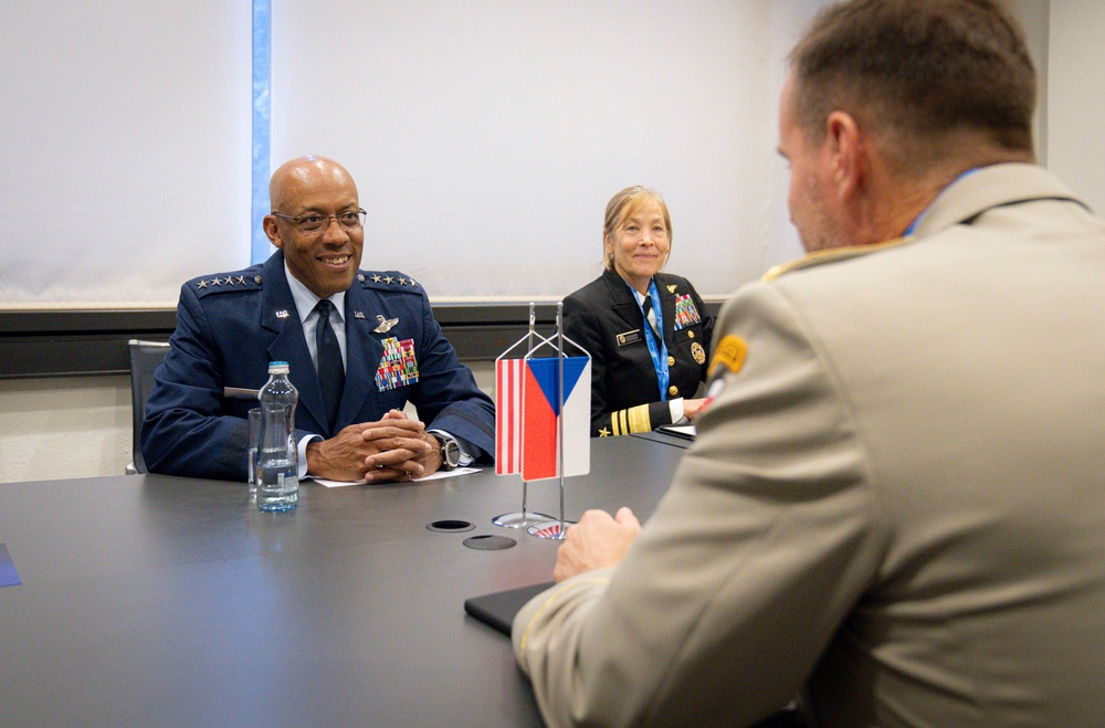 CJCS Meets with Czech CHOD